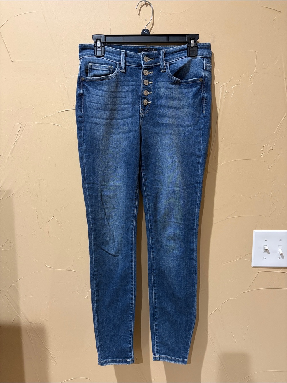 Judy Blue Classic Button Fly Skinny Jeans in Medium Blue